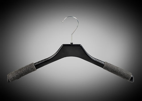 Wkłady barkowe, poduszki barkowe, wypełnienia kuli rękawa z włókniny oraz pianki. Proste profilowane, reglanowe, softy, Igłowane lub fastrygowane.