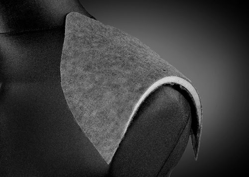 Wkłady barkowe, poduszki barkowe, wypełnienia kuli rękawa z włókniny oraz pianki. Proste profilowane, reglanowe, softy, Igłowane lub fastrygowane.