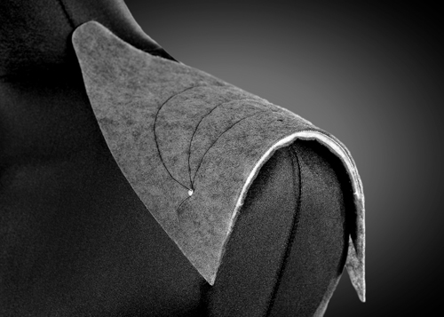 Wkłady barkowe, poduszki barkowe, wypełnienia kuli rękawa z włókniny oraz pianki. Proste profilowane, reglanowe, softy, Igłowane lub fastrygowane.