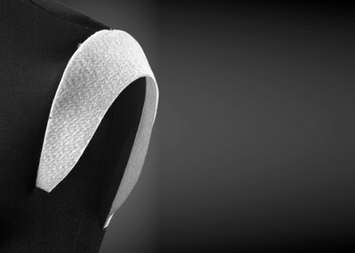 Wkłady barkowe, poduszki barkowe, wypełnienia kuli rękawa z włókniny oraz pianki. Proste profilowane, reglanowe, softy, Igłowane lub fastrygowane.